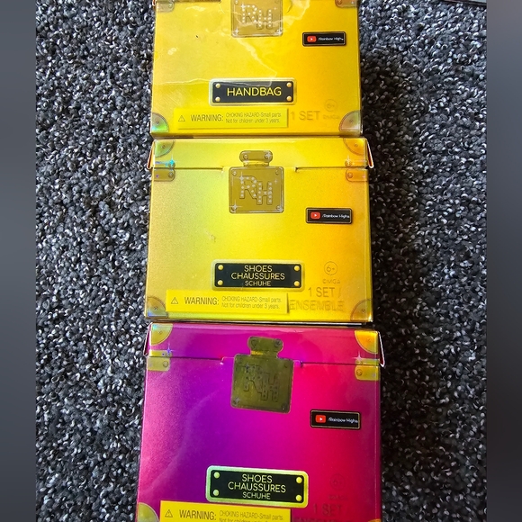 Rainbow High 34 And Shadow High 2 Blind Box Accesories - Picture 9 of 9